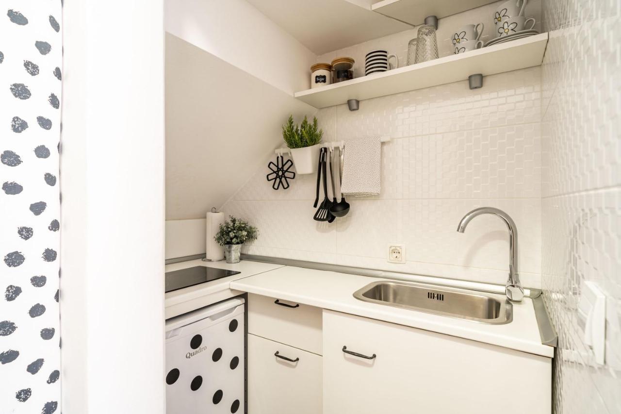 Stay U-Nique Studio Apartment In Орашац Экстерьер фото