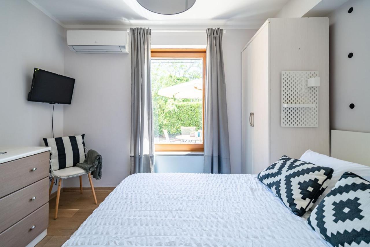 Stay U-Nique Studio Apartment In Орашац Экстерьер фото